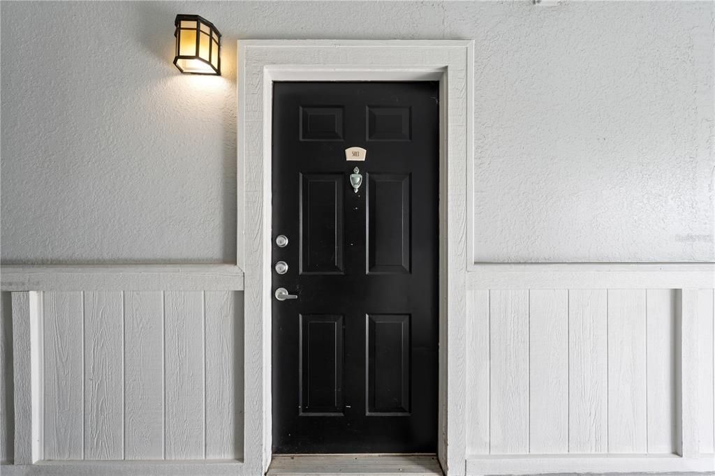 Active With Contract: $139,900 (1 beds, 1 baths, 739 Square Feet)