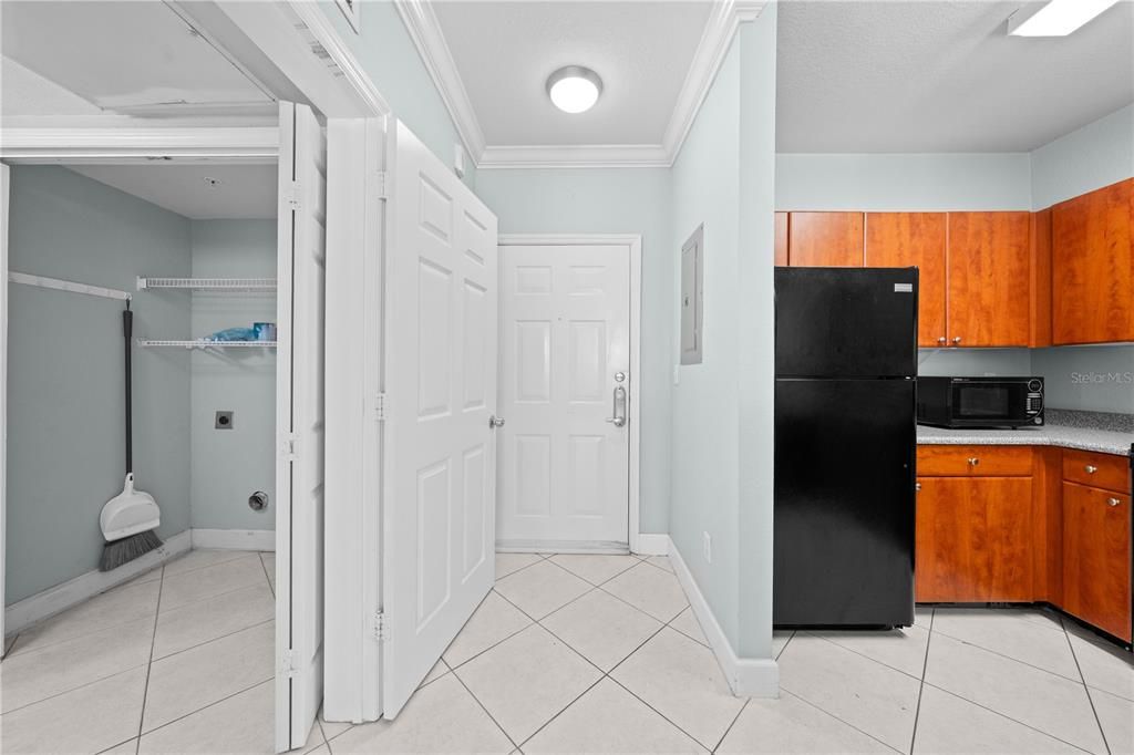 Active With Contract: $139,900 (1 beds, 1 baths, 739 Square Feet)