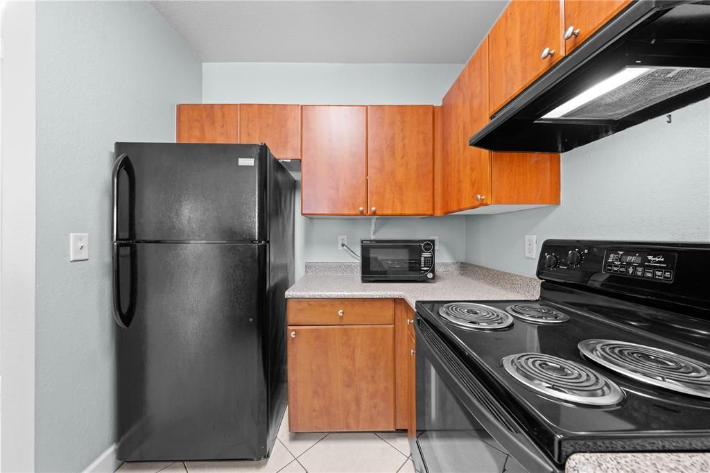 Active With Contract: $139,900 (1 beds, 1 baths, 739 Square Feet)