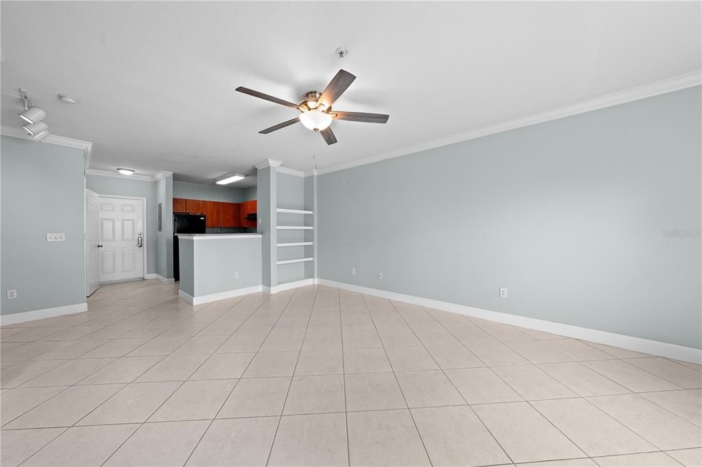 Active With Contract: $139,900 (1 beds, 1 baths, 739 Square Feet)