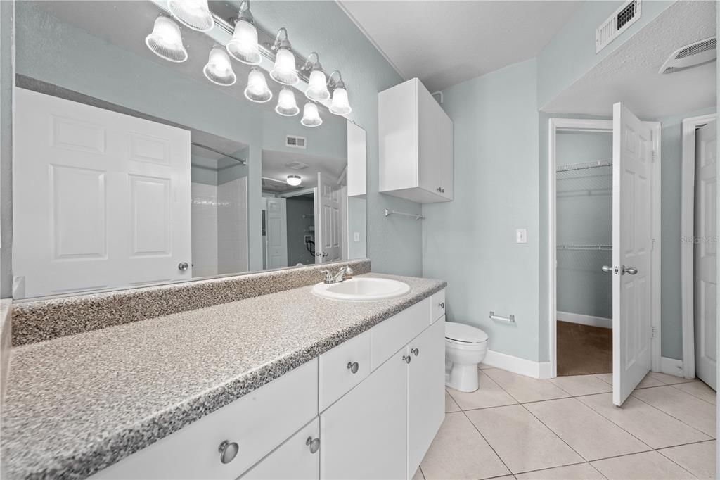 Active With Contract: $139,900 (1 beds, 1 baths, 739 Square Feet)