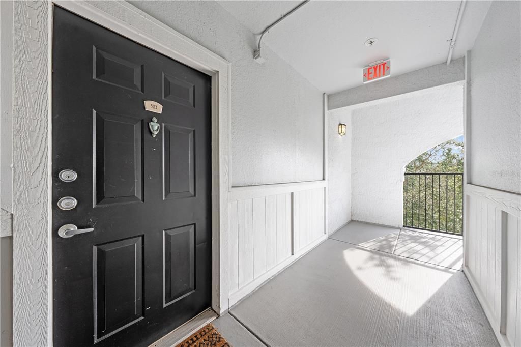 Active With Contract: $139,900 (1 beds, 1 baths, 739 Square Feet)
