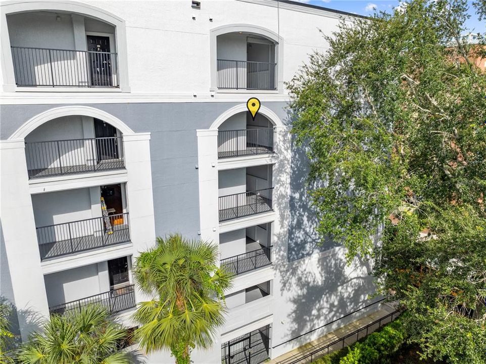 Active With Contract: $139,900 (1 beds, 1 baths, 739 Square Feet)