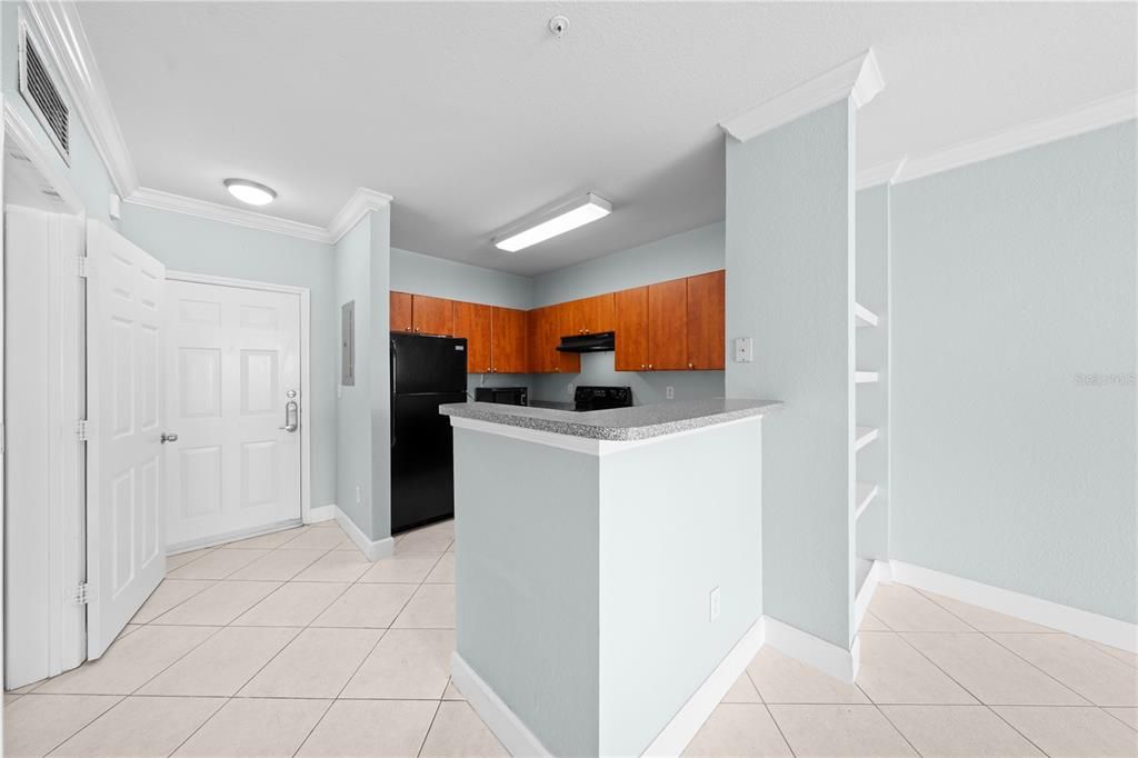 Active With Contract: $139,900 (1 beds, 1 baths, 739 Square Feet)