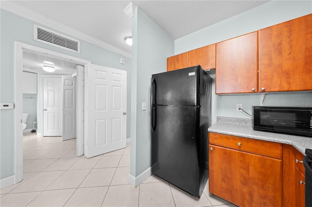 Active With Contract: $139,900 (1 beds, 1 baths, 739 Square Feet)