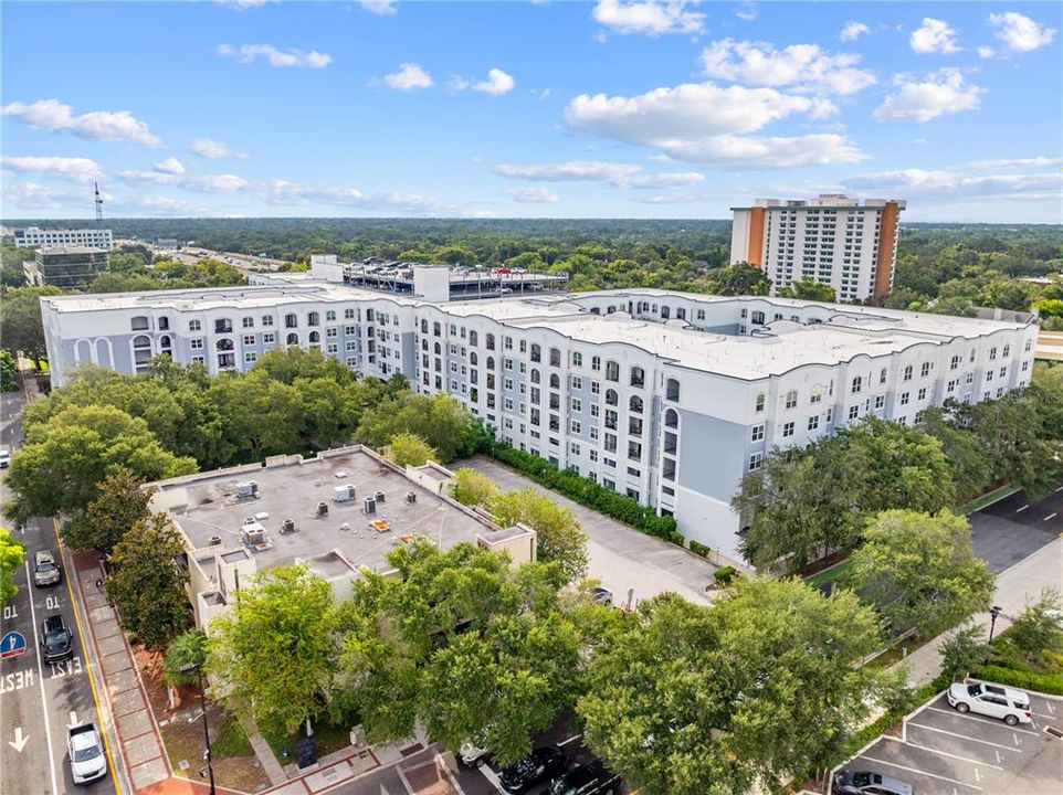 Active With Contract: $139,900 (1 beds, 1 baths, 739 Square Feet)