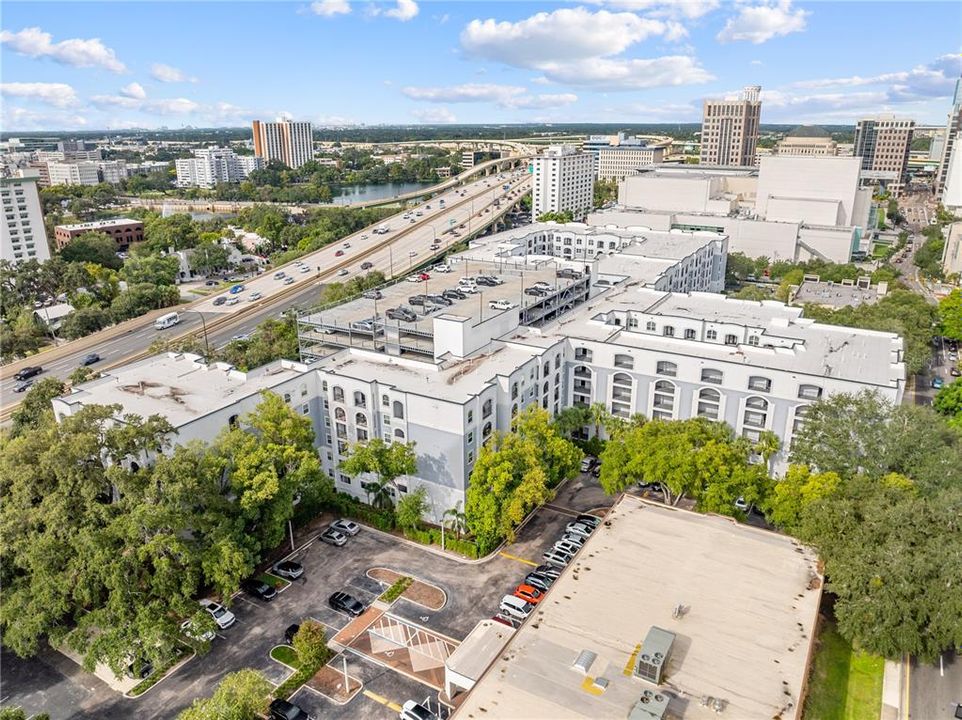 Active With Contract: $139,900 (1 beds, 1 baths, 739 Square Feet)