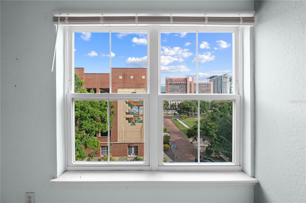 Active With Contract: $139,900 (1 beds, 1 baths, 739 Square Feet)