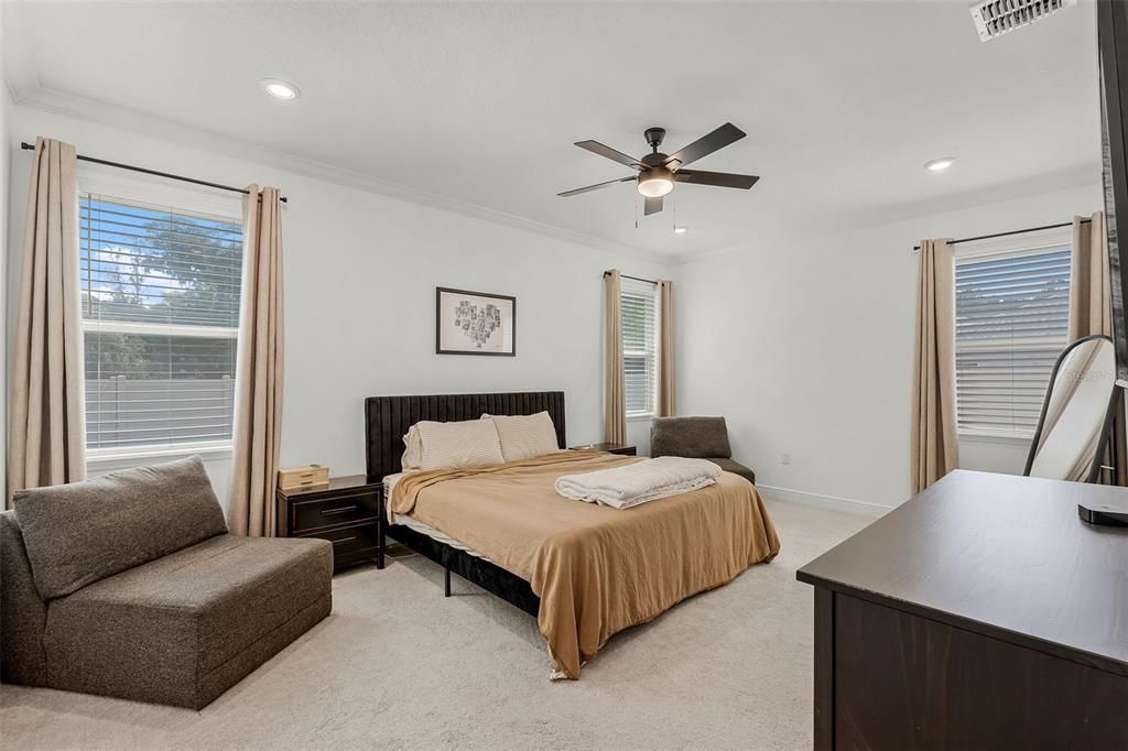 Под контрактом: $525,000 (3 спален, 2 ванн, 2015 Квадратных фут)