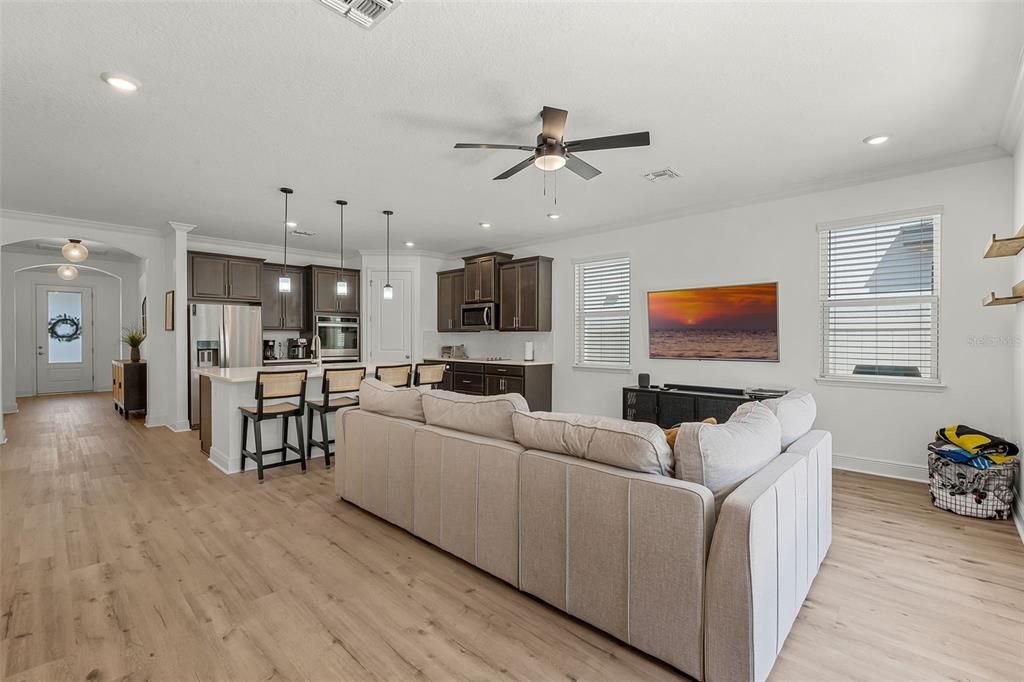 Под контрактом: $525,000 (3 спален, 2 ванн, 2015 Квадратных фут)