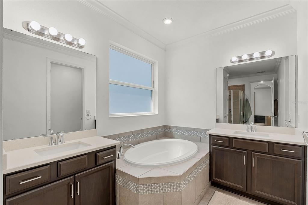 Под контрактом: $525,000 (3 спален, 2 ванн, 2015 Квадратных фут)