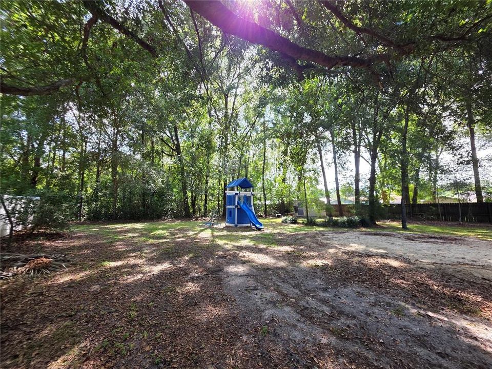 出租: $2,600 (5 贝兹, 2 浴室, 2030 平方英尺)