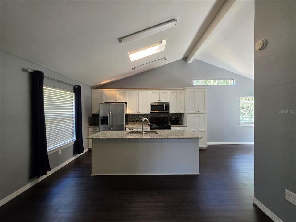 出租: $2,600 (5 贝兹, 2 浴室, 2030 平方英尺)