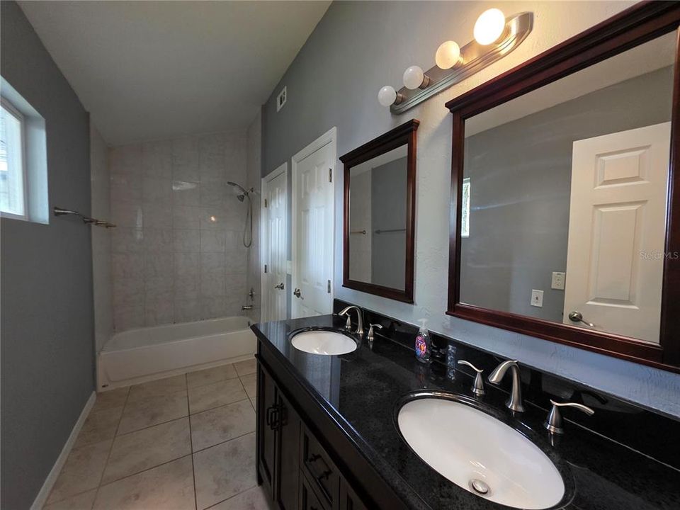 出租: $2,600 (5 贝兹, 2 浴室, 2030 平方英尺)