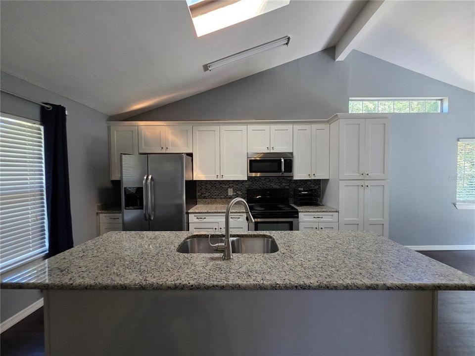 出租: $2,600 (5 贝兹, 2 浴室, 2030 平方英尺)