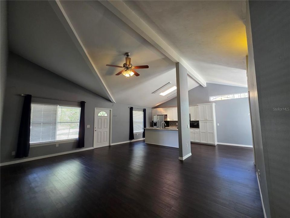 出租: $2,600 (5 贝兹, 2 浴室, 2030 平方英尺)