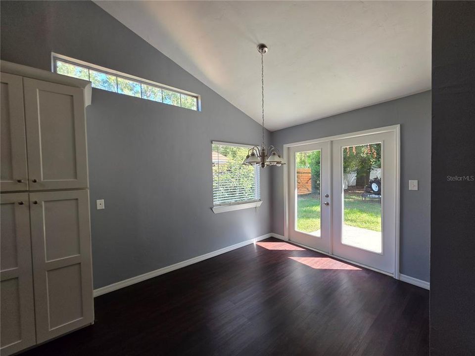 出租: $2,600 (5 贝兹, 2 浴室, 2030 平方英尺)