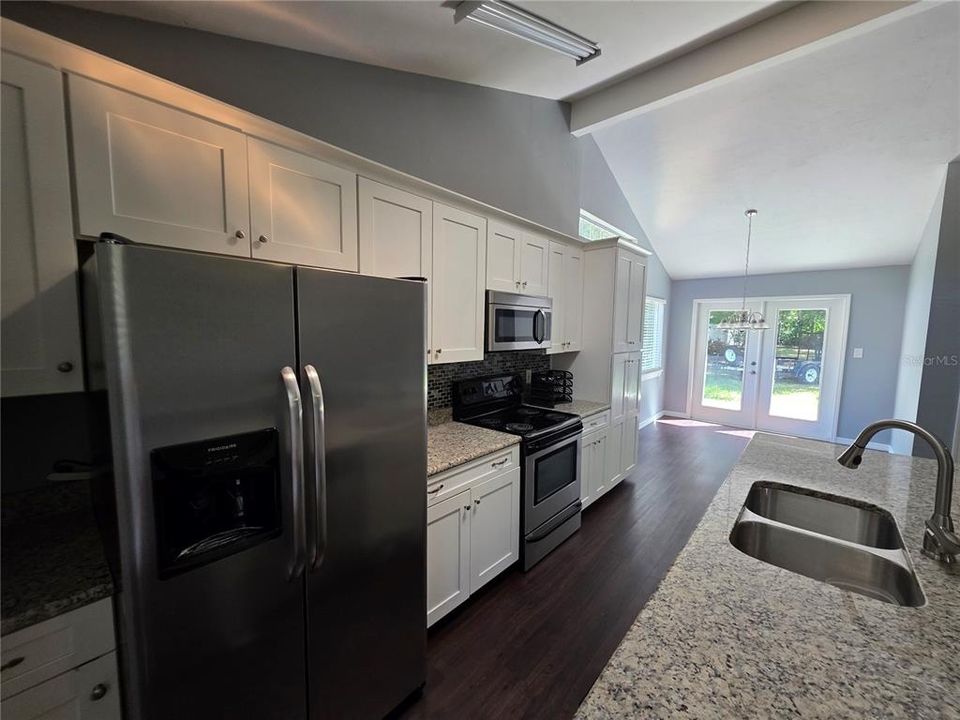 出租: $2,600 (5 贝兹, 2 浴室, 2030 平方英尺)