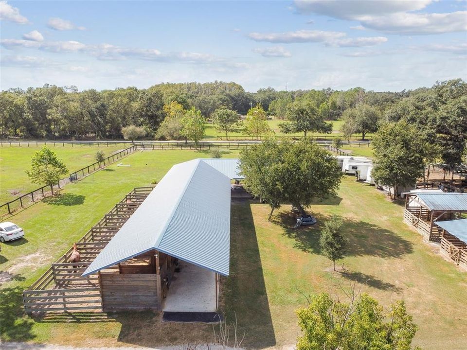 待售: $775,000 (4.84 acres)