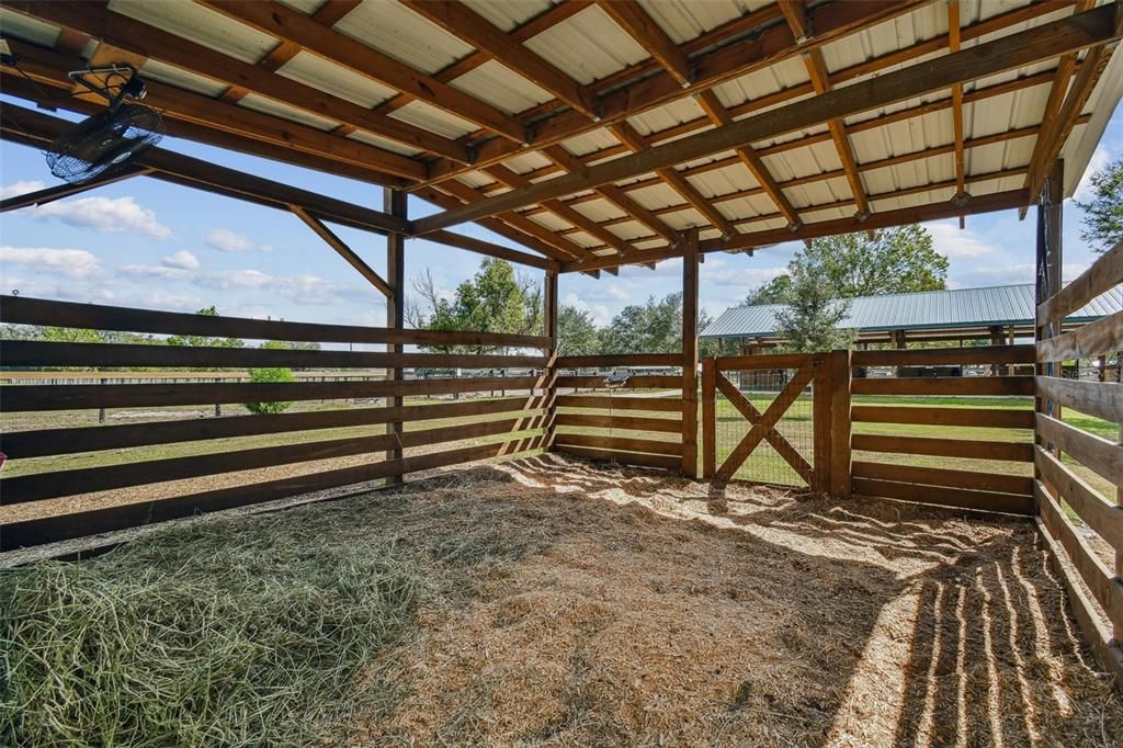 待售: $775,000 (4.84 acres)