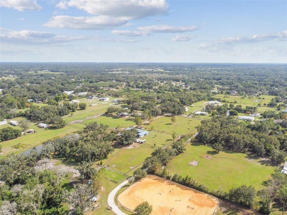 待售: $775,000 (4.84 acres)