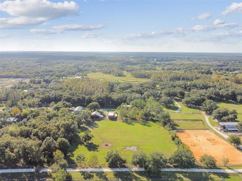 待售: $775,000 (4.84 acres)