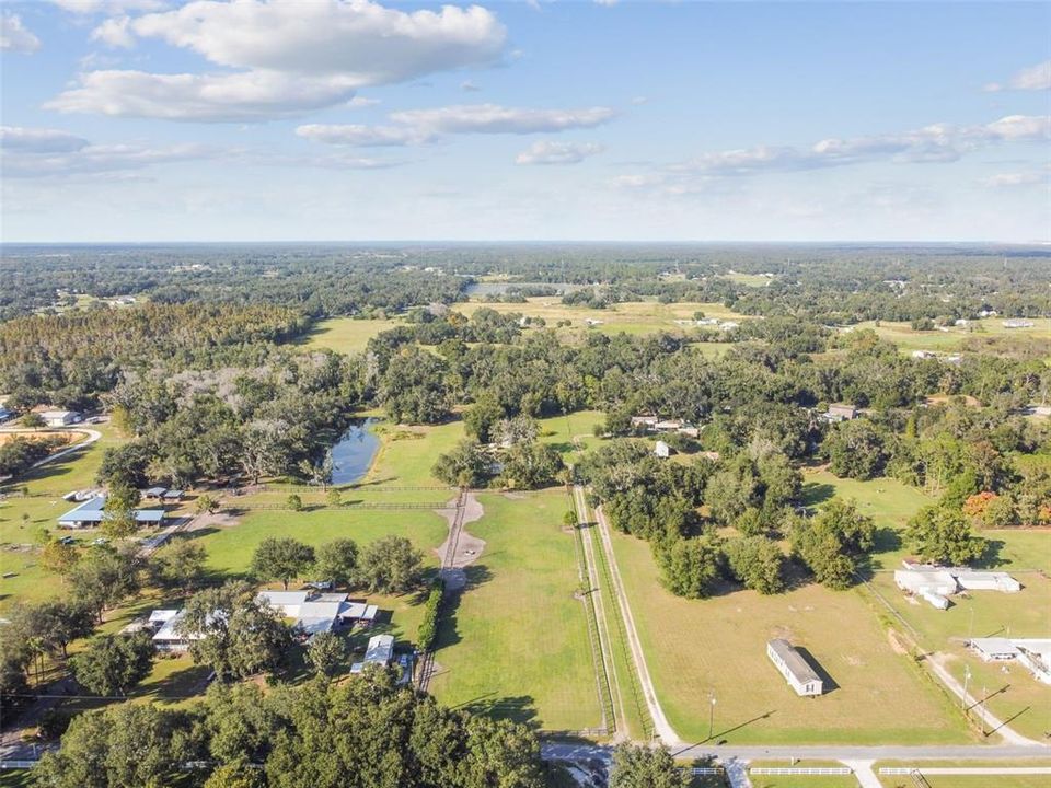 待售: $775,000 (4.84 acres)