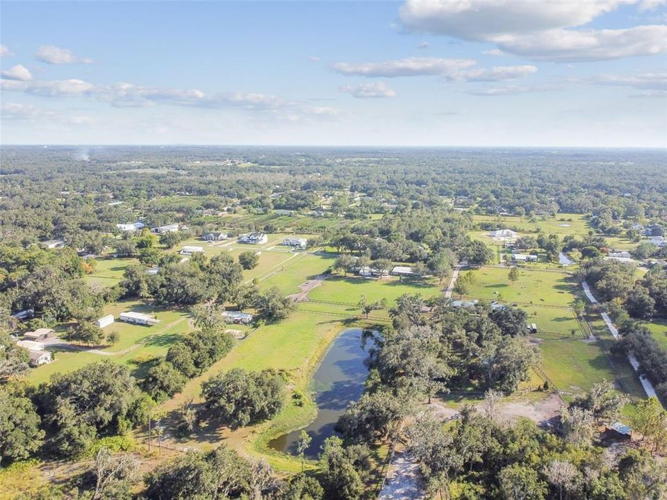 待售: $775,000 (4.84 acres)