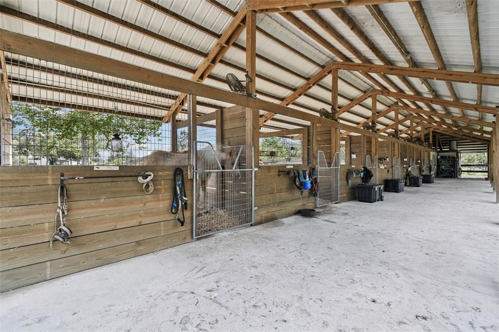 待售: $775,000 (4.84 acres)