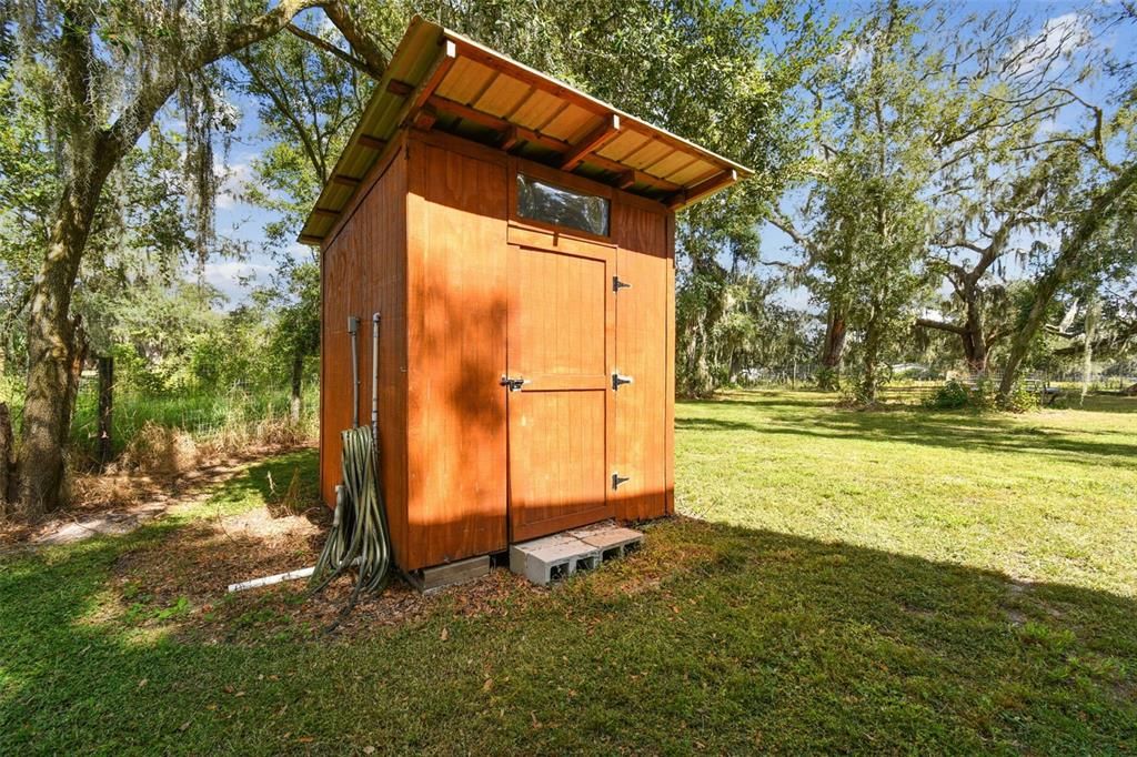 待售: $775,000 (4.84 acres)