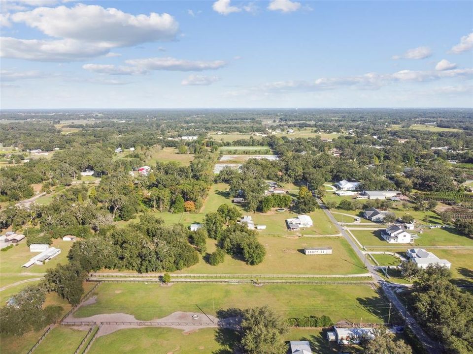 待售: $775,000 (4.84 acres)