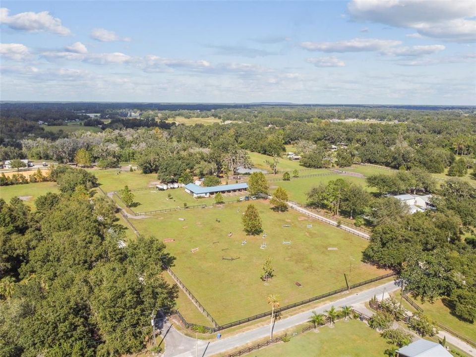 待售: $775,000 (4.84 acres)