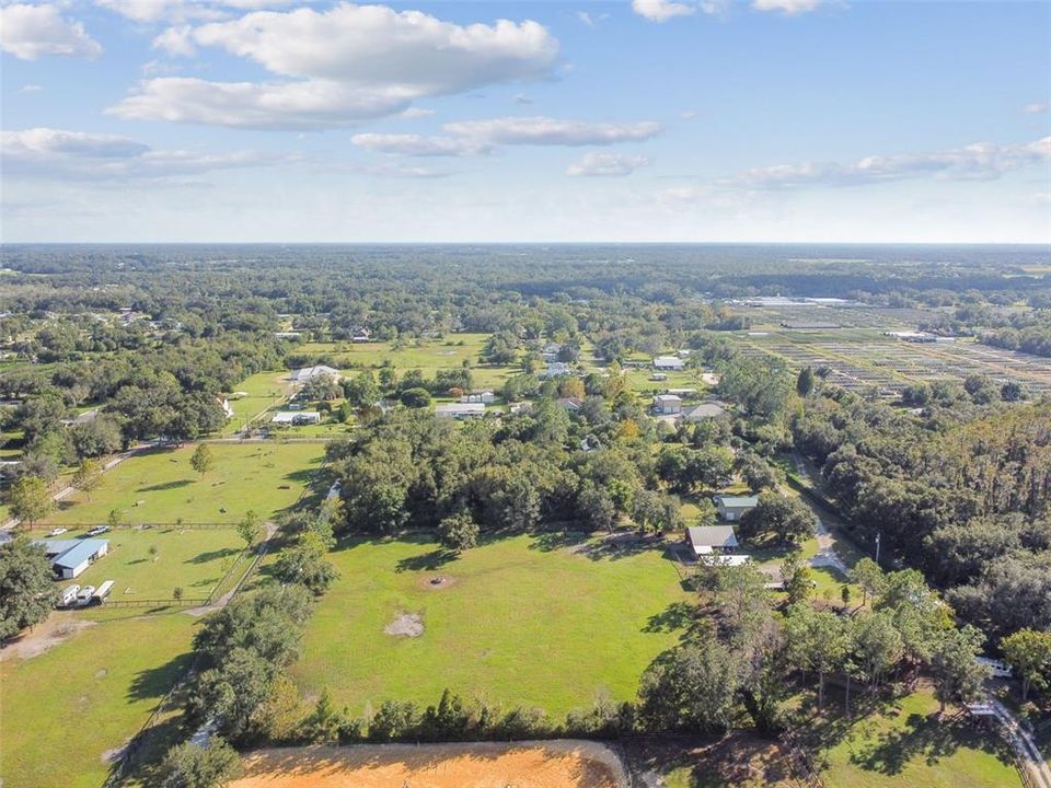 待售: $775,000 (4.84 acres)