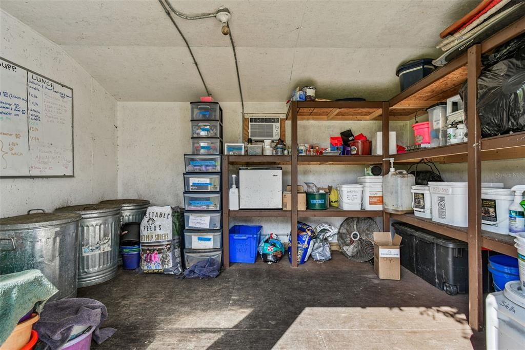 待售: $775,000 (4.84 acres)