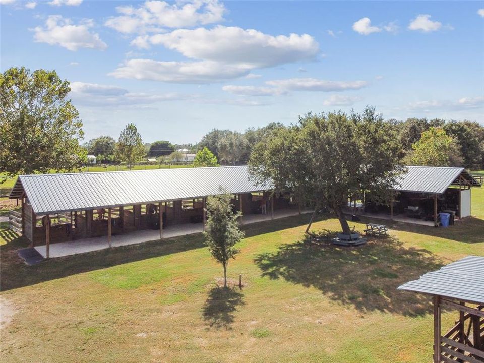 待售: $775,000 (4.84 acres)