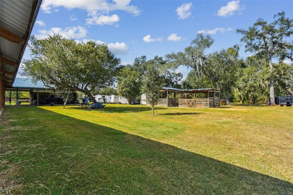 待售: $775,000 (4.84 acres)