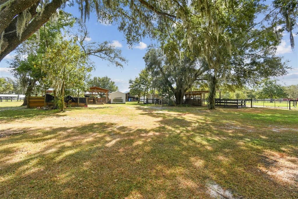 待售: $775,000 (4.84 acres)