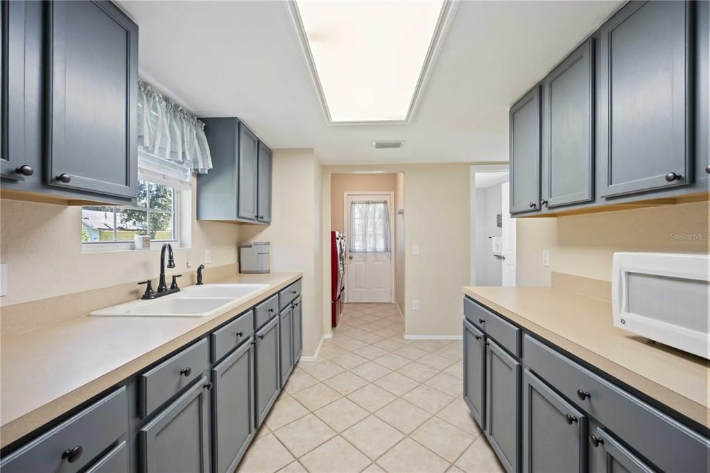 待售: $405,000 (3 贝兹, 2 浴室, 1560 平方英尺)