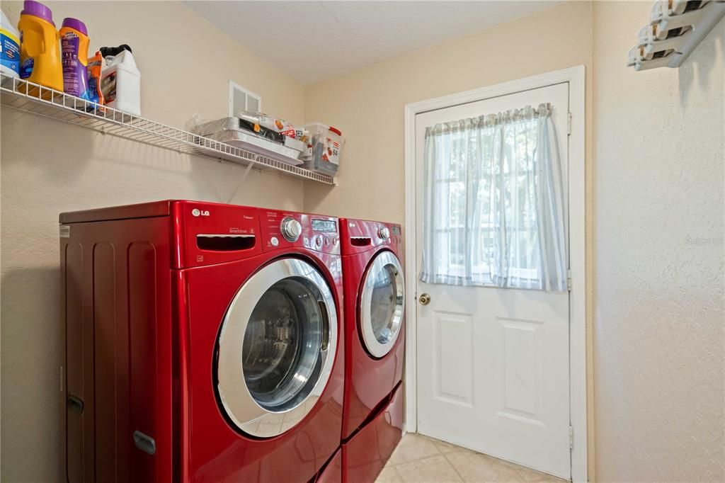 待售: $405,000 (3 贝兹, 2 浴室, 1560 平方英尺)