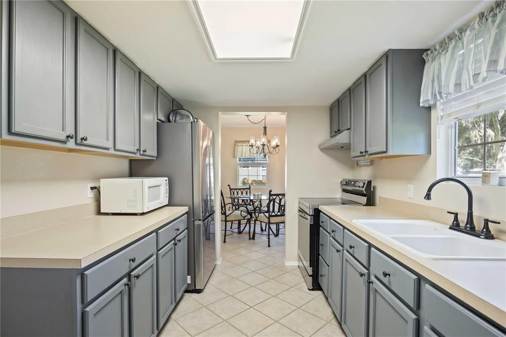 待售: $405,000 (3 贝兹, 2 浴室, 1560 平方英尺)