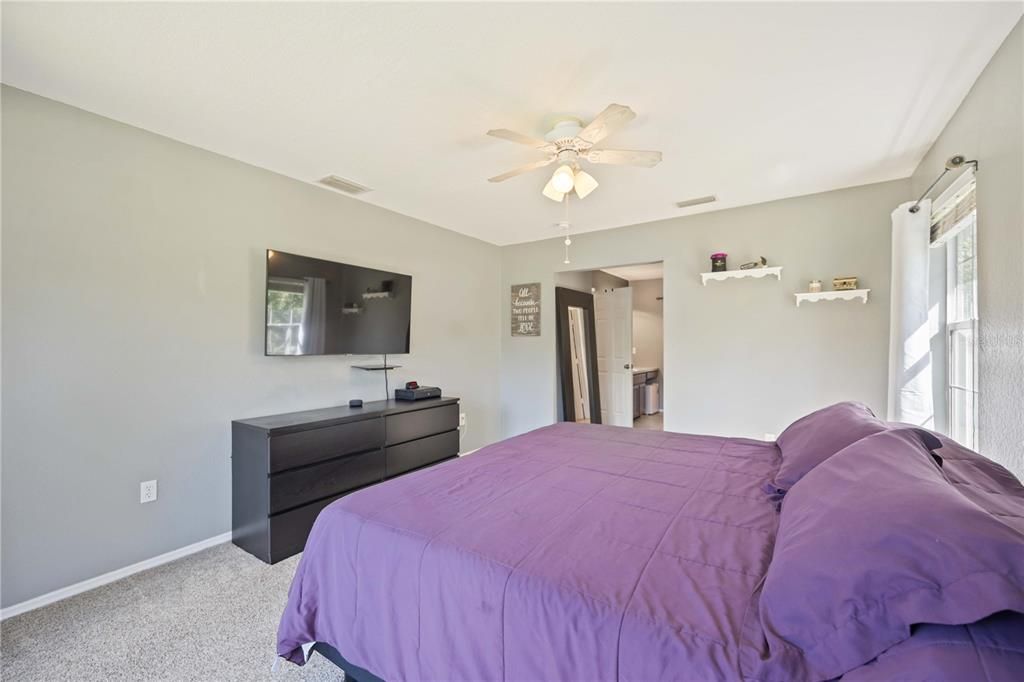 待售: $405,000 (3 贝兹, 2 浴室, 1560 平方英尺)