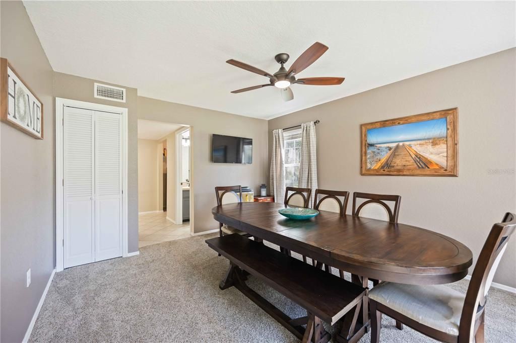 待售: $405,000 (3 贝兹, 2 浴室, 1560 平方英尺)