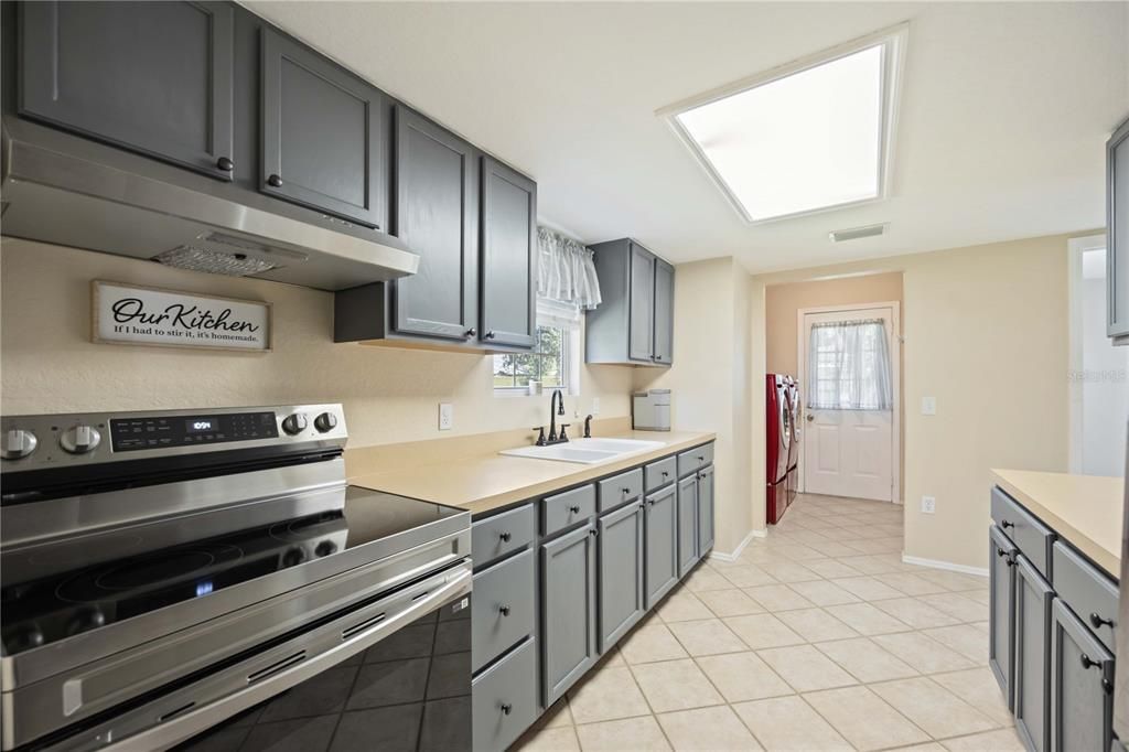 待售: $405,000 (3 贝兹, 2 浴室, 1560 平方英尺)