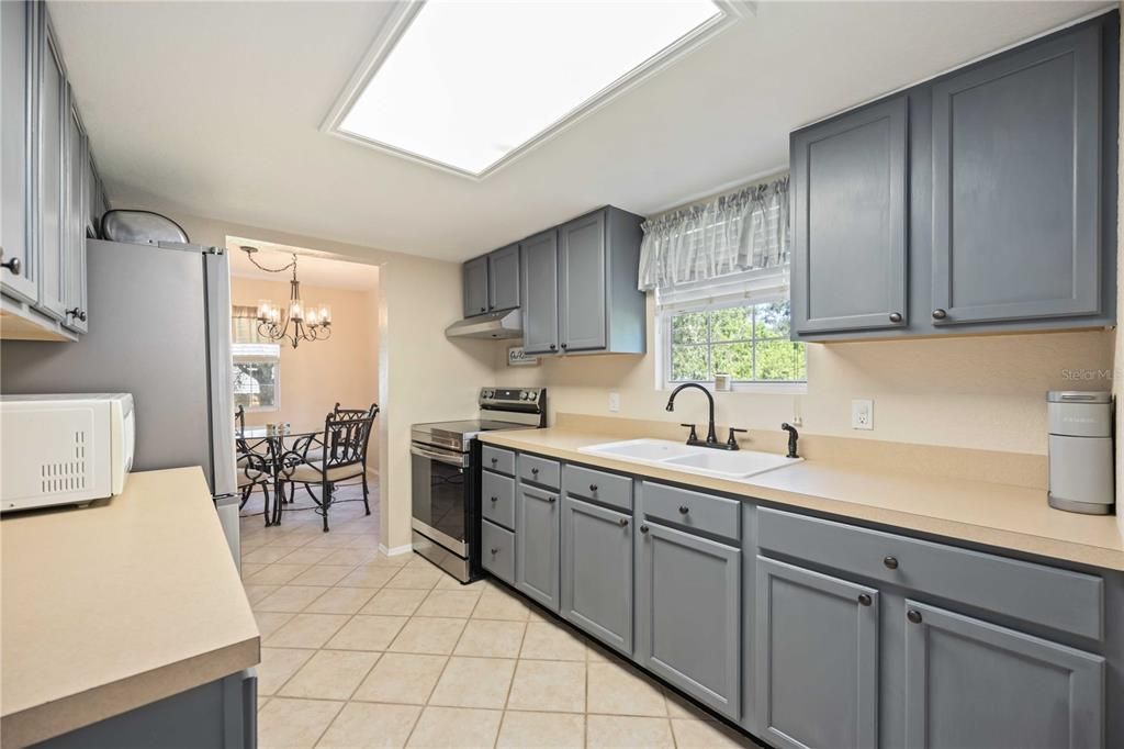 待售: $405,000 (3 贝兹, 2 浴室, 1560 平方英尺)