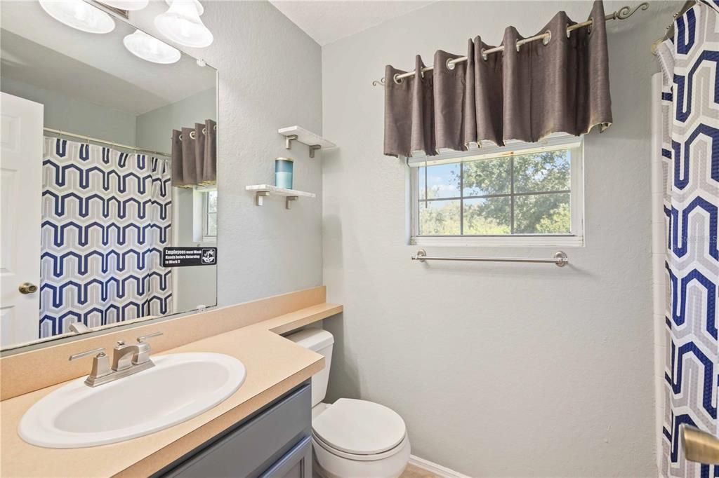 待售: $405,000 (3 贝兹, 2 浴室, 1560 平方英尺)