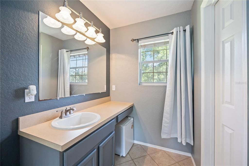 待售: $405,000 (3 贝兹, 2 浴室, 1560 平方英尺)