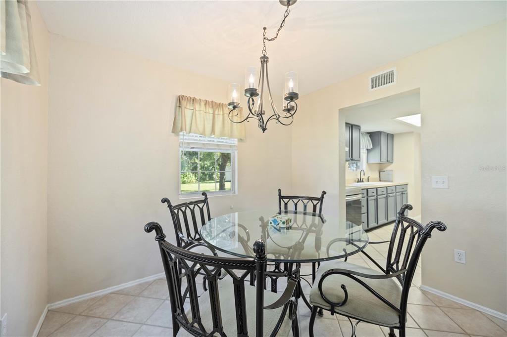 待售: $405,000 (3 贝兹, 2 浴室, 1560 平方英尺)