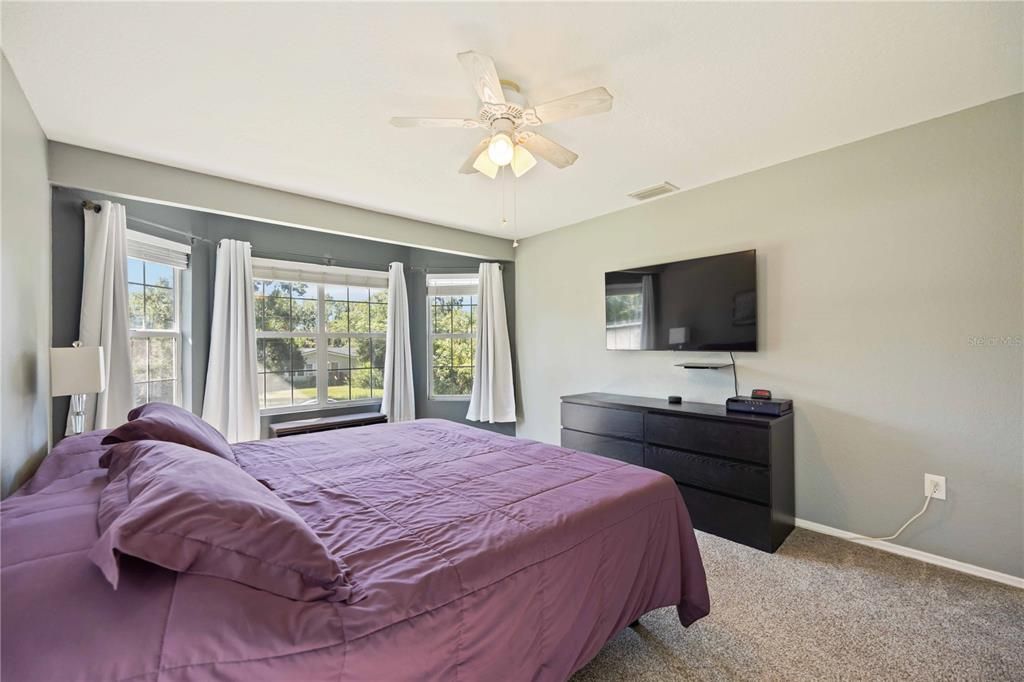 待售: $405,000 (3 贝兹, 2 浴室, 1560 平方英尺)