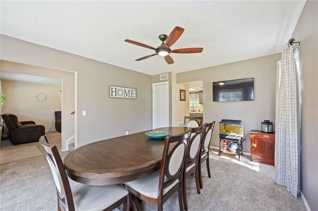 待售: $405,000 (3 贝兹, 2 浴室, 1560 平方英尺)