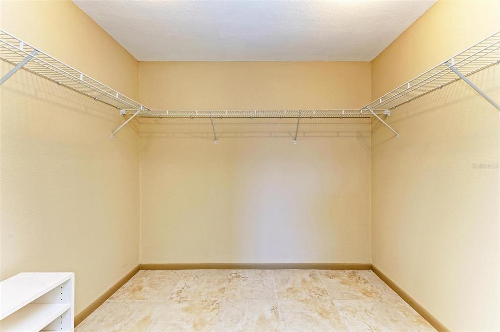 合同活跃: $275,000 (3 贝兹, 2 浴室, 2030 平方英尺)